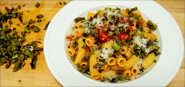 Recipe: Tomato Pasta with Crispy Green Beans and Manchego