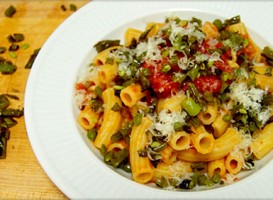 Recipe: Tomato Pasta with Crispy Green Beans and Manchego
